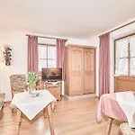 Haus Theresa Daire Reit im Winkl