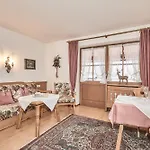 Haus Theresa Daire Reit im Winkl